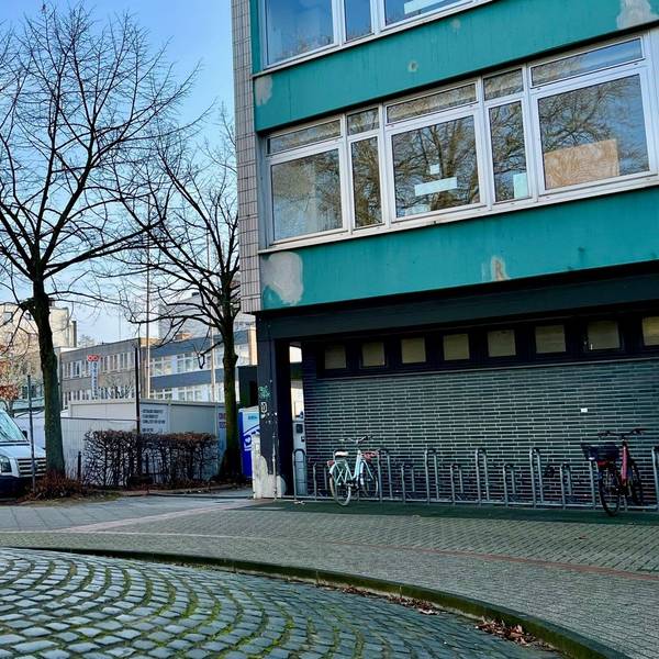 Kugelbrunnen am Landrat-Lucas-Gymnasium Opladen