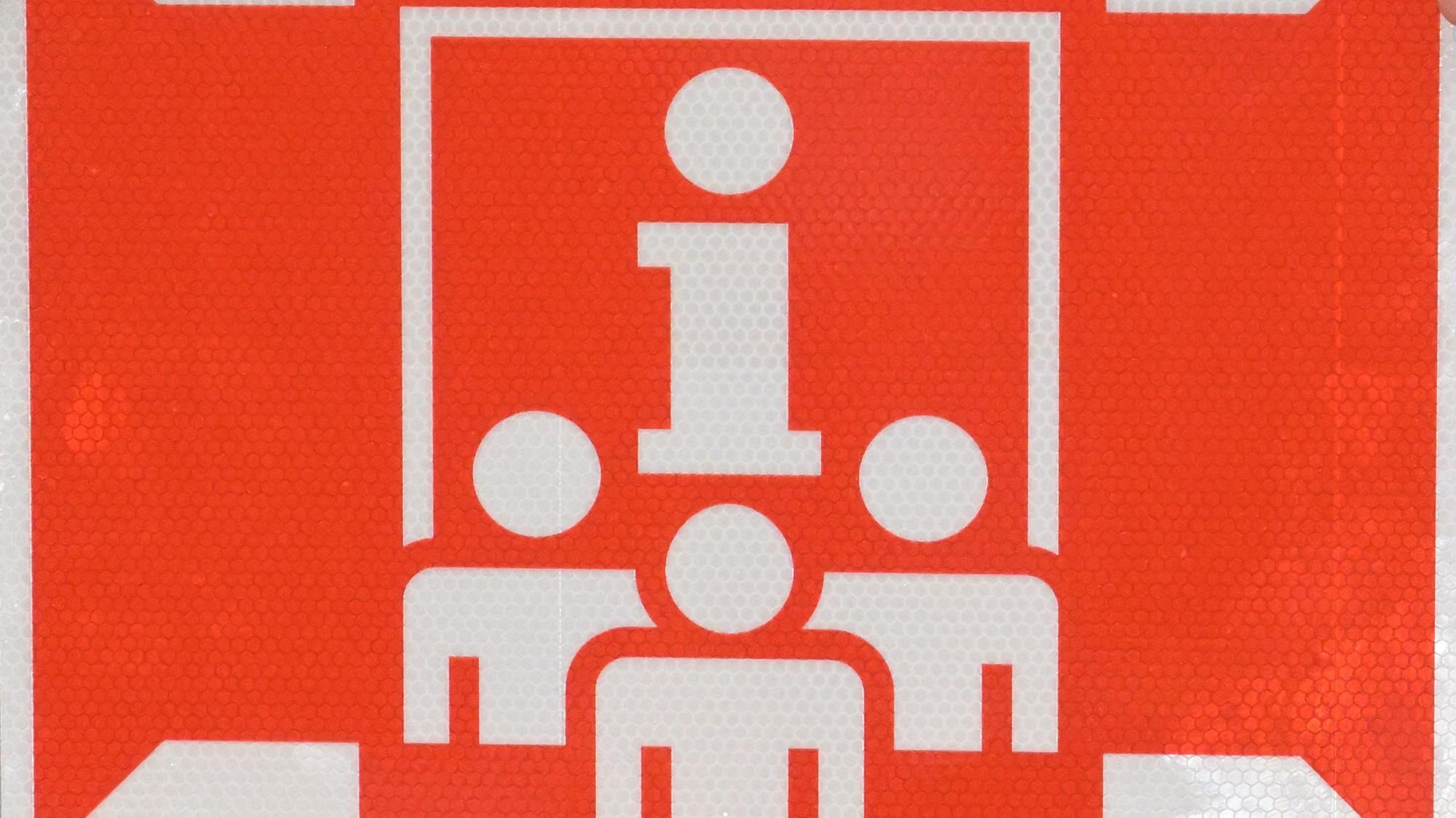 Das rote Notfallinformationspunkte-Schild.