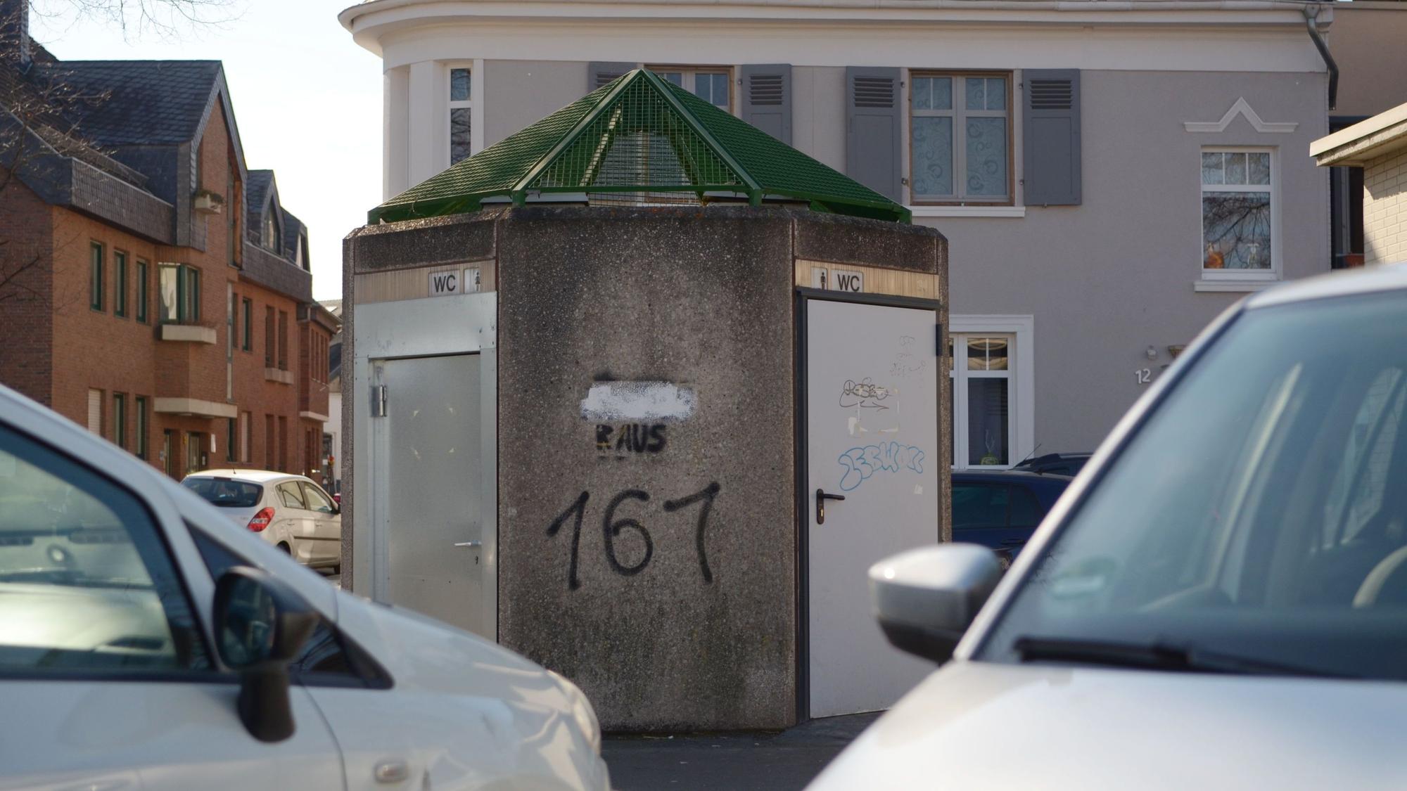 Die öffentliche Toilettenanlage auf dem Annaturmplatz.