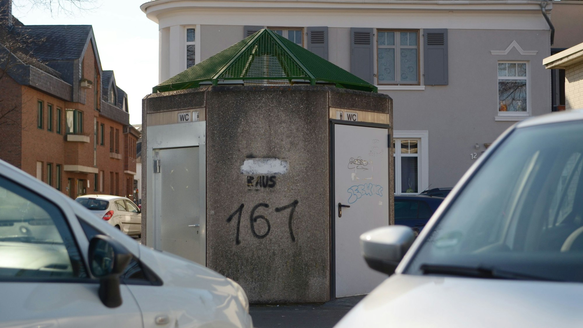 Die öffentliche Toilettenanlage auf dem Annaturmplatz.