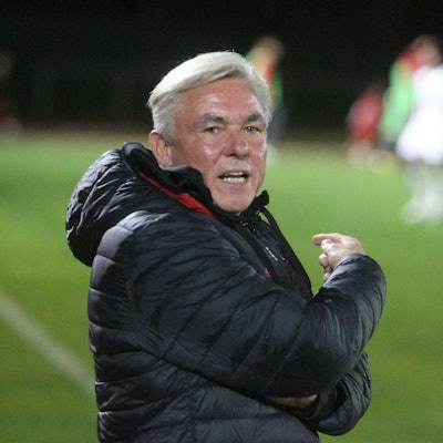 Fußball Mittelrheinpokal Verbandspokal FC Hennef verliert in der ersten Runde gegen den Drittligisten Viktoria Köln mit 0:3
Viktoria Trainer Olaf Janßen