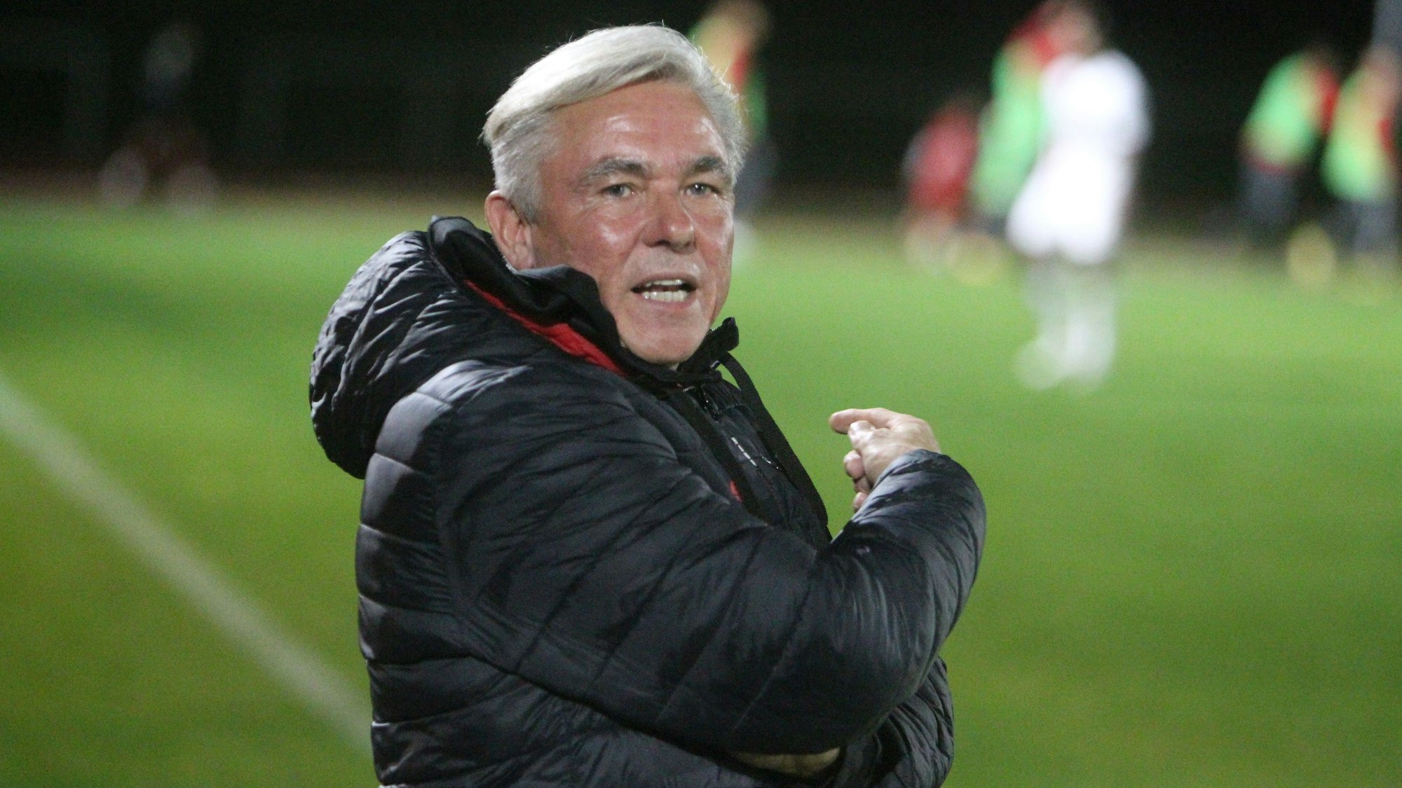 Fußball Mittelrheinpokal Verbandspokal FC Hennef verliert in der ersten Runde gegen den Drittligisten Viktoria Köln mit 0:3
Viktoria Trainer Olaf Janßen