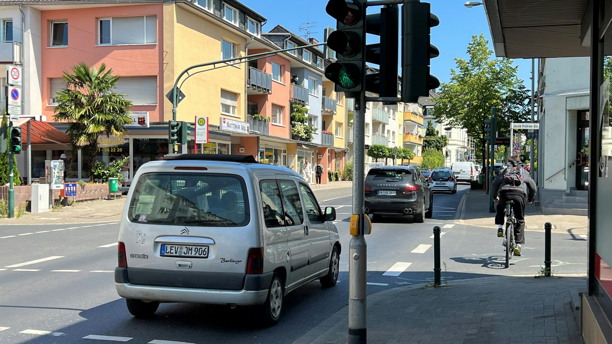 Quettinger Straße, Ecke Jacob-Fröhlen-Straße