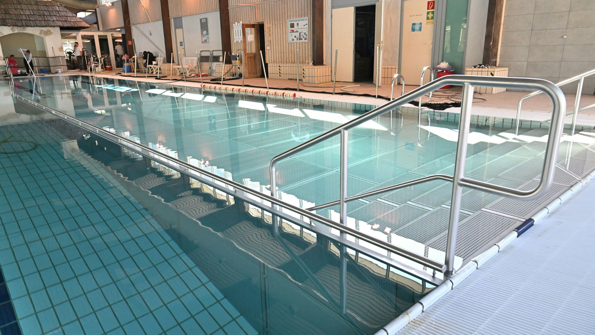 Das Foto zeigt das Kürtener Hallenbad