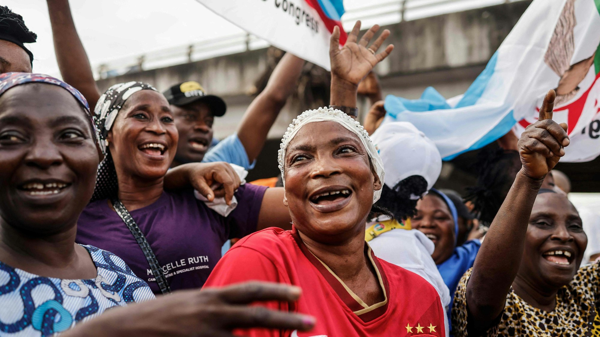 Anhänger der APC feiern den Wahlsieg von Bola Tinubu