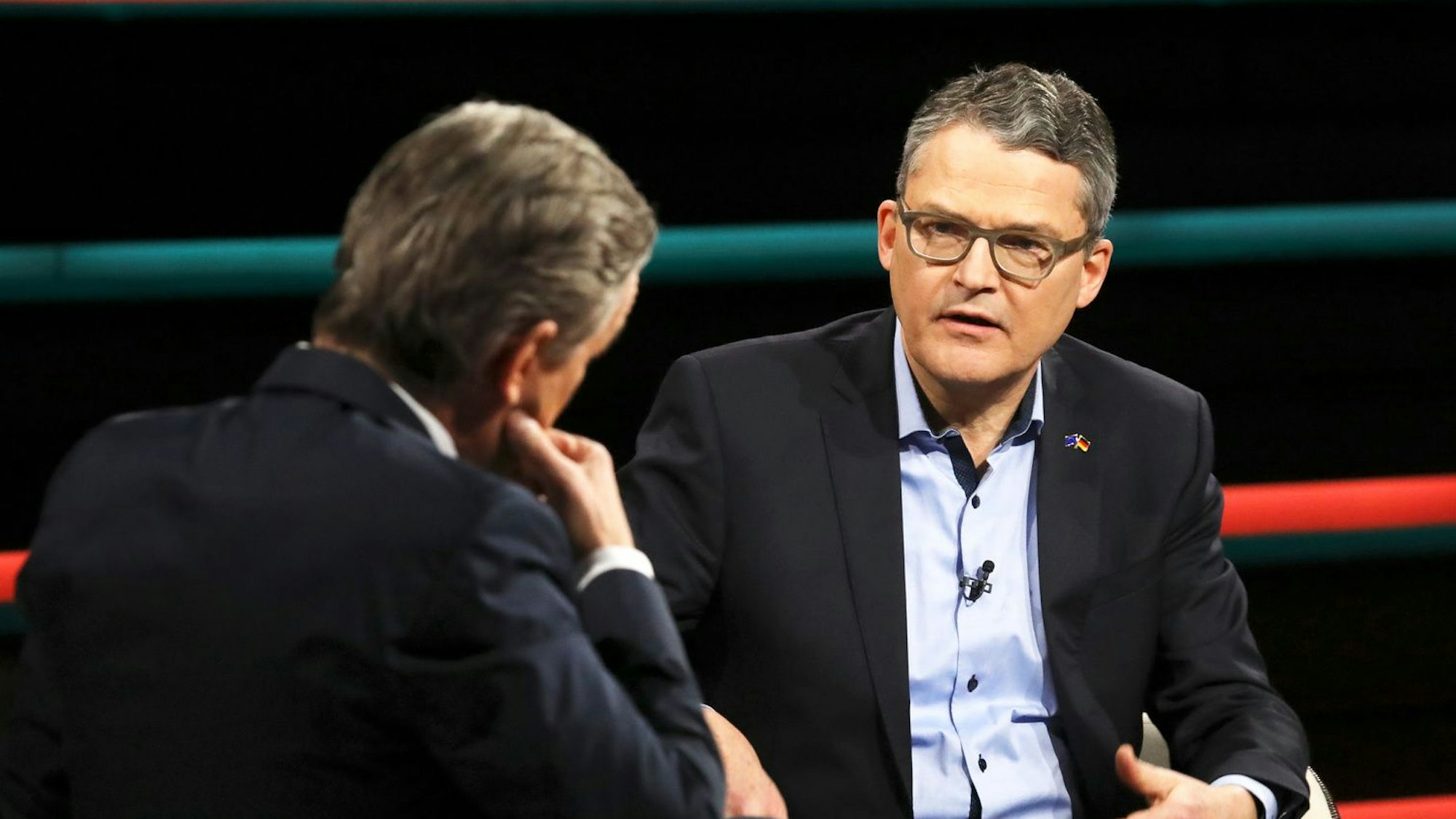 Moderator Markus Lanz im Gespräch mit CDU-Politiker Roderich Kiesewetter.