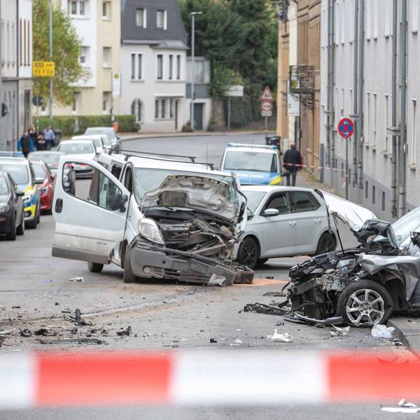 Blick auf die Unfallstelle an der Odenthaler Straße in Bergisch Gladbach.