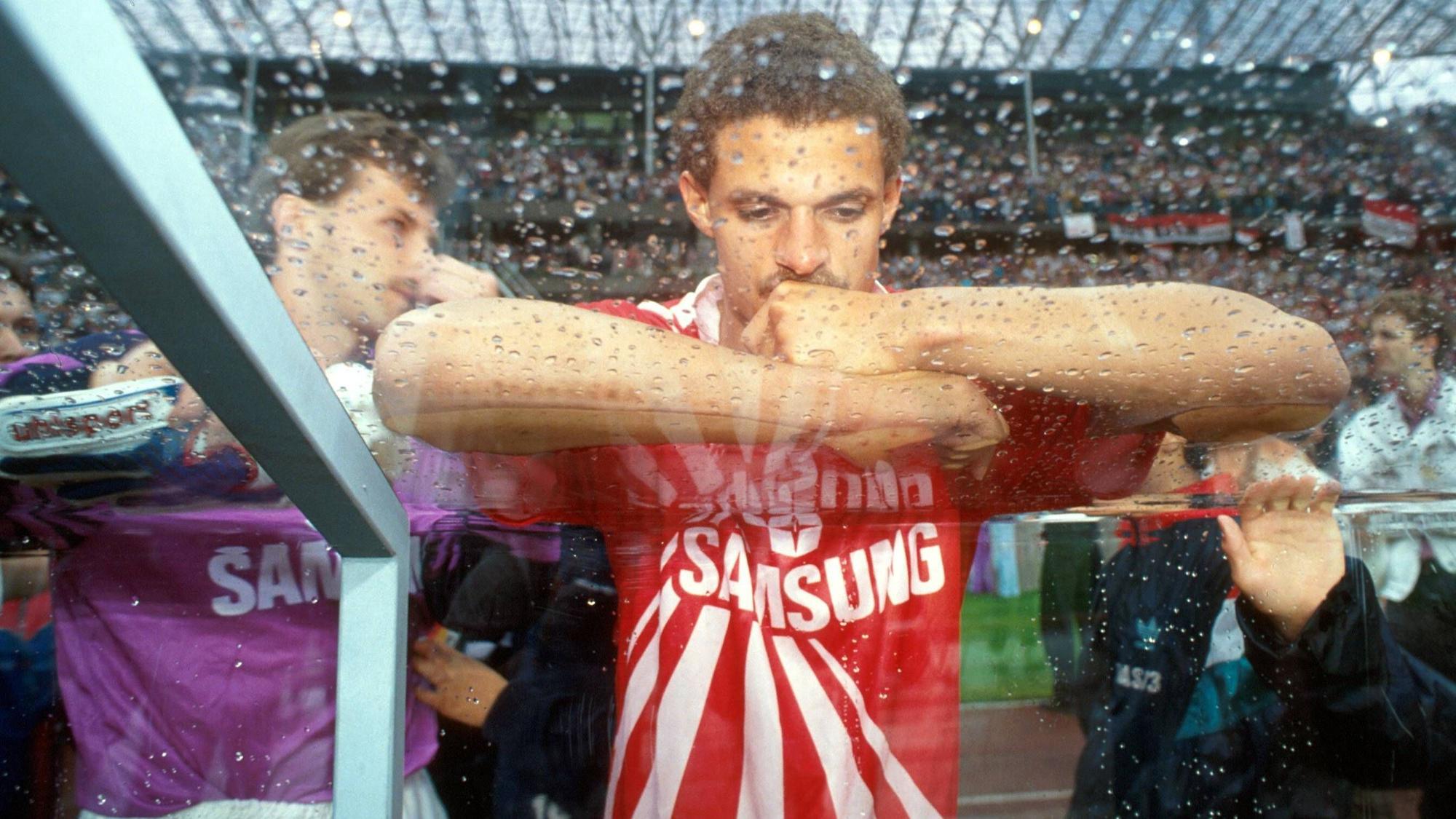 Maurice Banach nach dem verlorenem Pokalfinale gegen Werder Bremen 1991