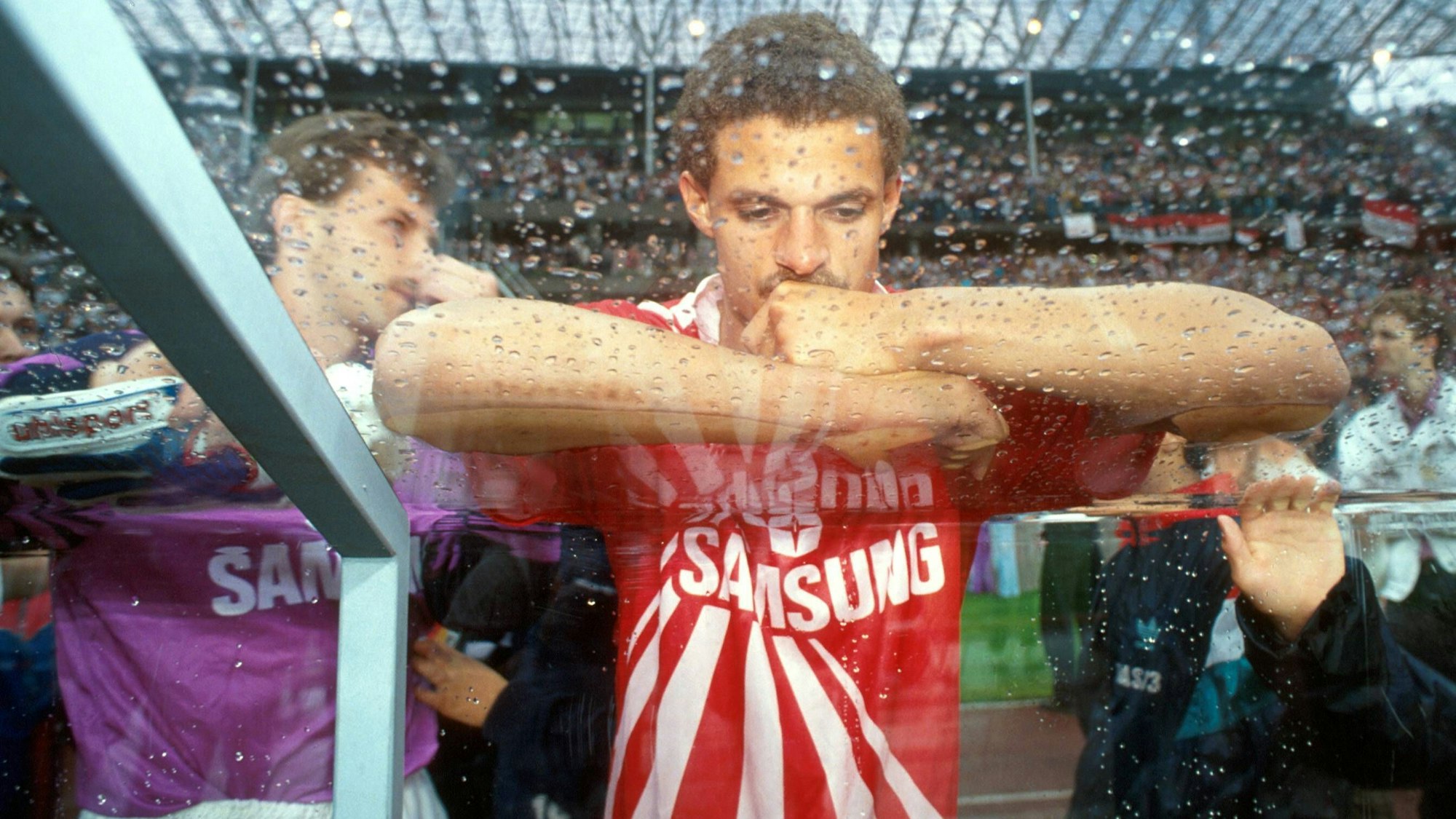 Maurice Banach nach dem verlorenem Pokalfinale gegen Werder Bremen 1991