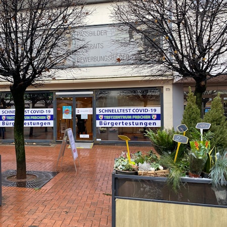 Das ehemalige Corona-Testzentrum in der Frechener Fußgängerzone.