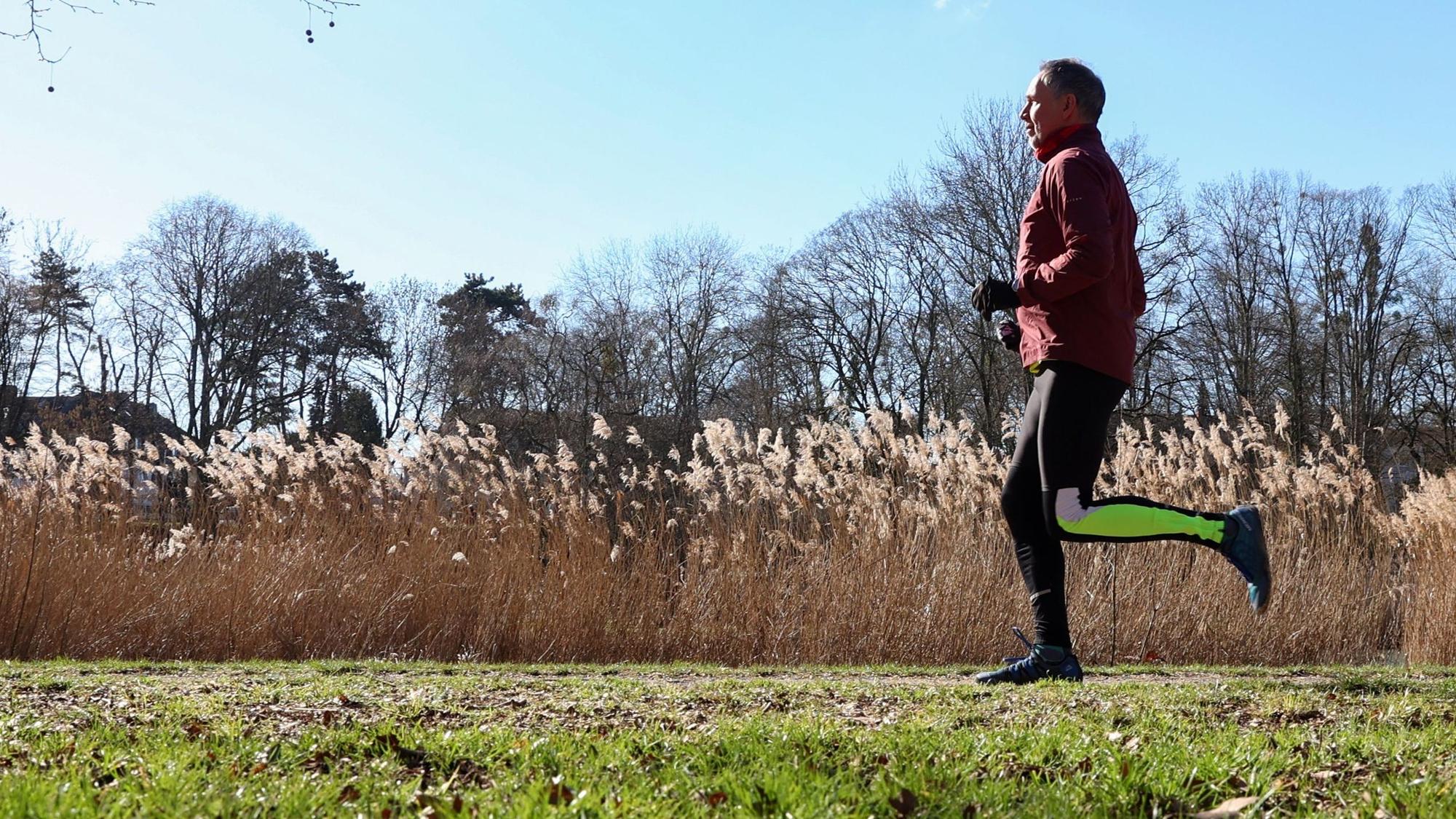 Der Kölner Laufprofi Christoph Falkenroth im Klettenbergpark.