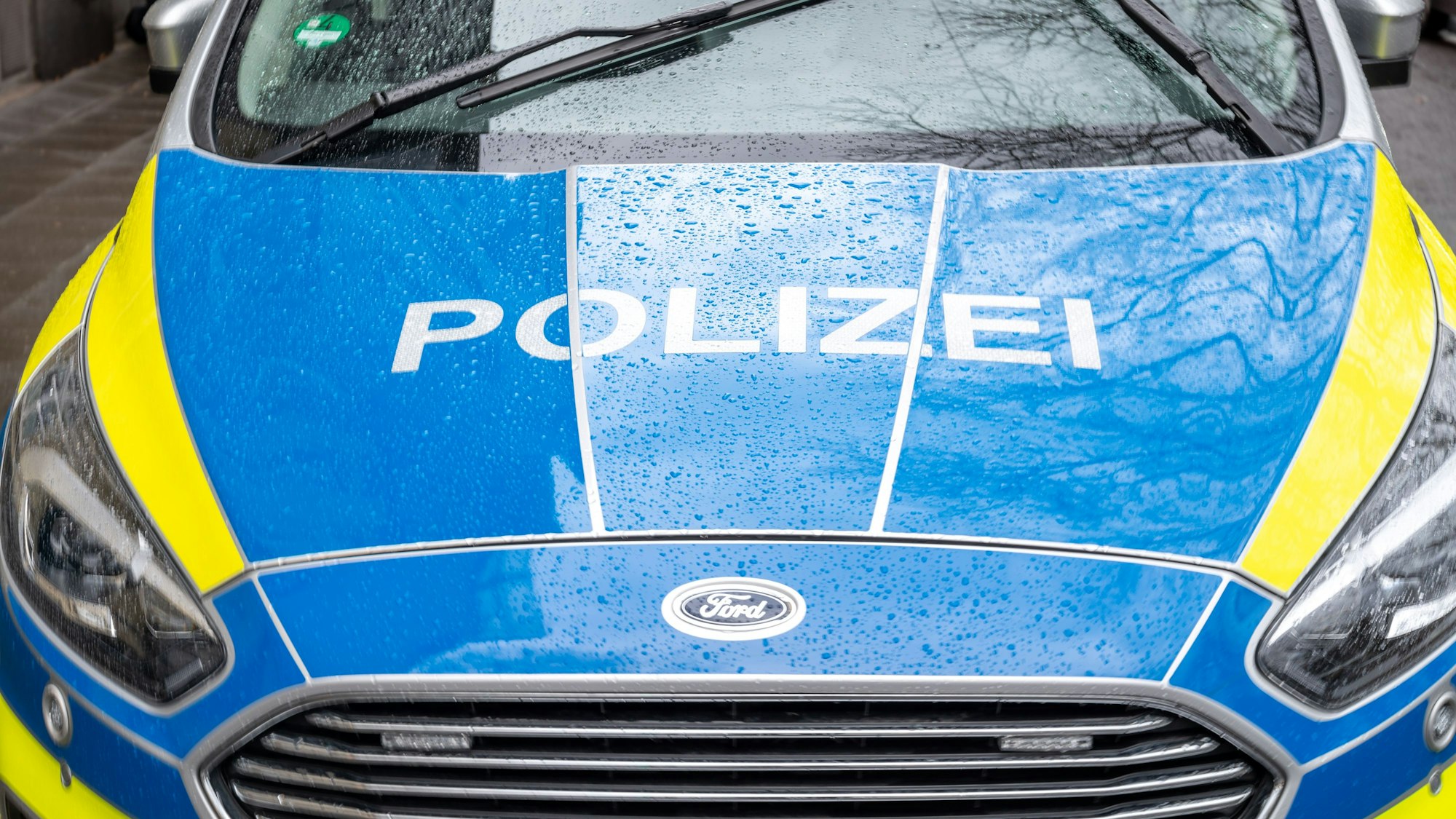 Einsatzfahrzeug der Köln Polizei
