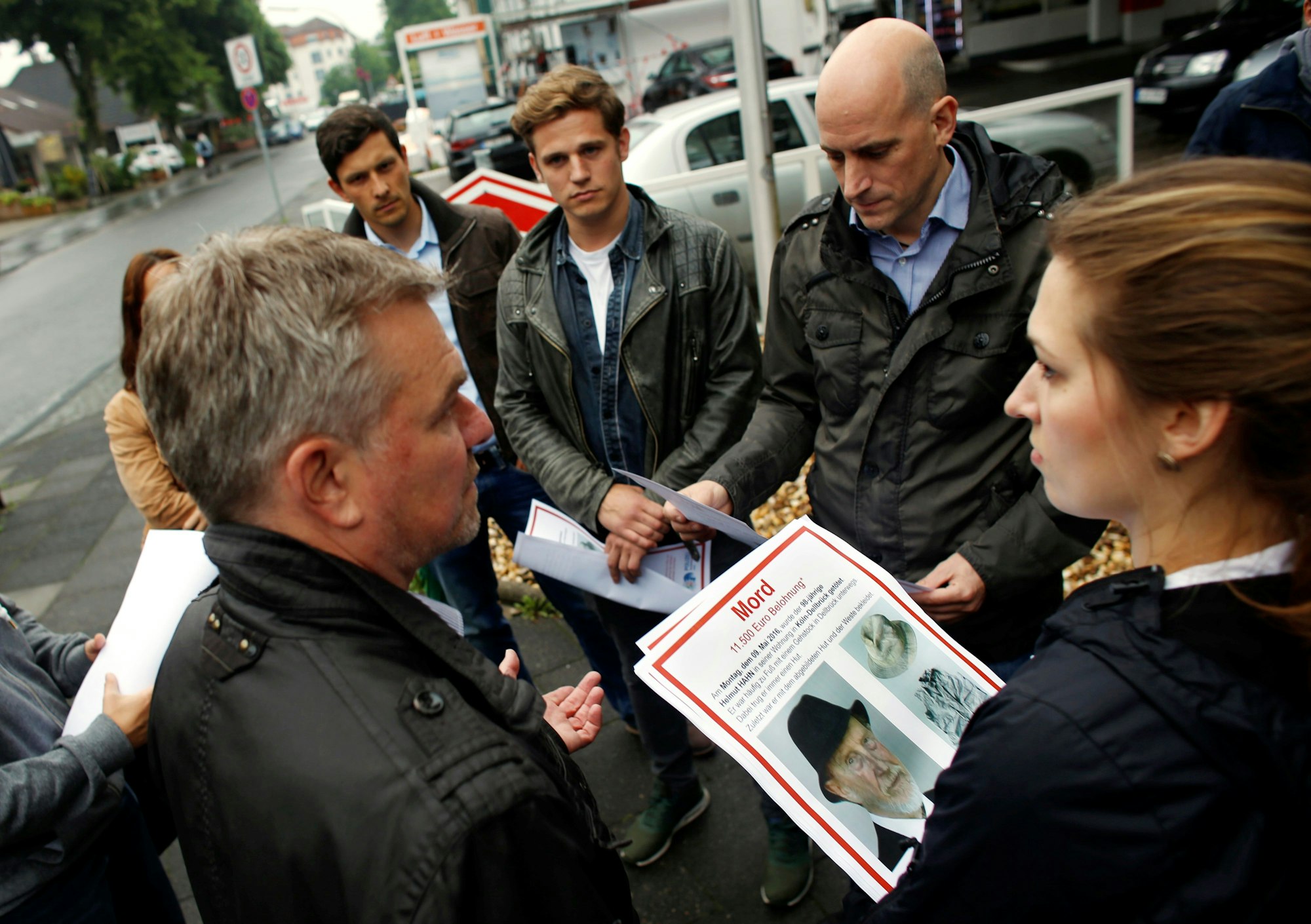 06.01.2016, Köln: Nach dem Mord in Dellbrück an Helmut Hahn versucht nun die Kölner Polizei mit einer Plakataktion im Stadtteil mehr Hinweise zu bekommen. Foto: Arton Krasniqi