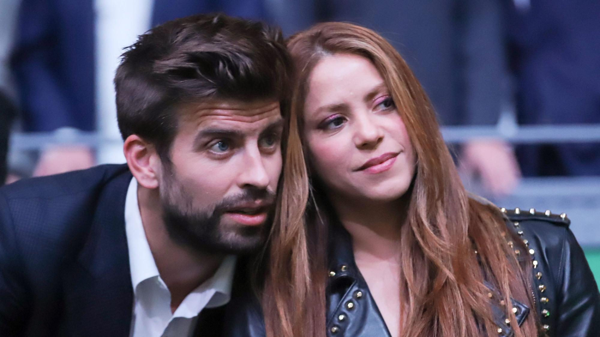 Shakira, Sängerin aus Kolumbien, und Gerard Pique, Fußballspieler des FC Barcelona, sehen sich das Spiel des spanischen Tennisspielers R. Nadal gegen den Kanadier D. Shapovalov beim letzten Tennisspiel zwischen Kanada und Spanien im Davis Cup Madrid Finalturnier in der Magic Box an.