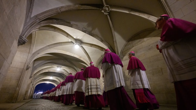 Die deutschen Bischöfe auf dem Weg zu einem Gottesdienst in der ehemaligen Hofkirche, der heutigen Kathedrale des Bistums Dresden-Meißen.