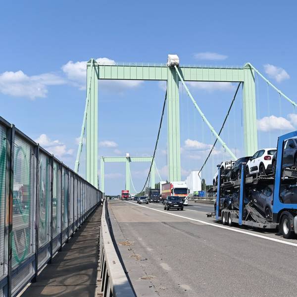 Die Rodenkirchener Brücke im Kölner Süden