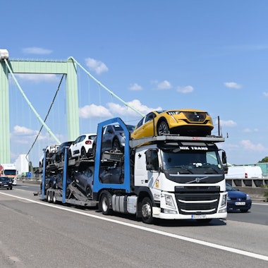 Die Rodenkirchener Brücke im Kölner Süden