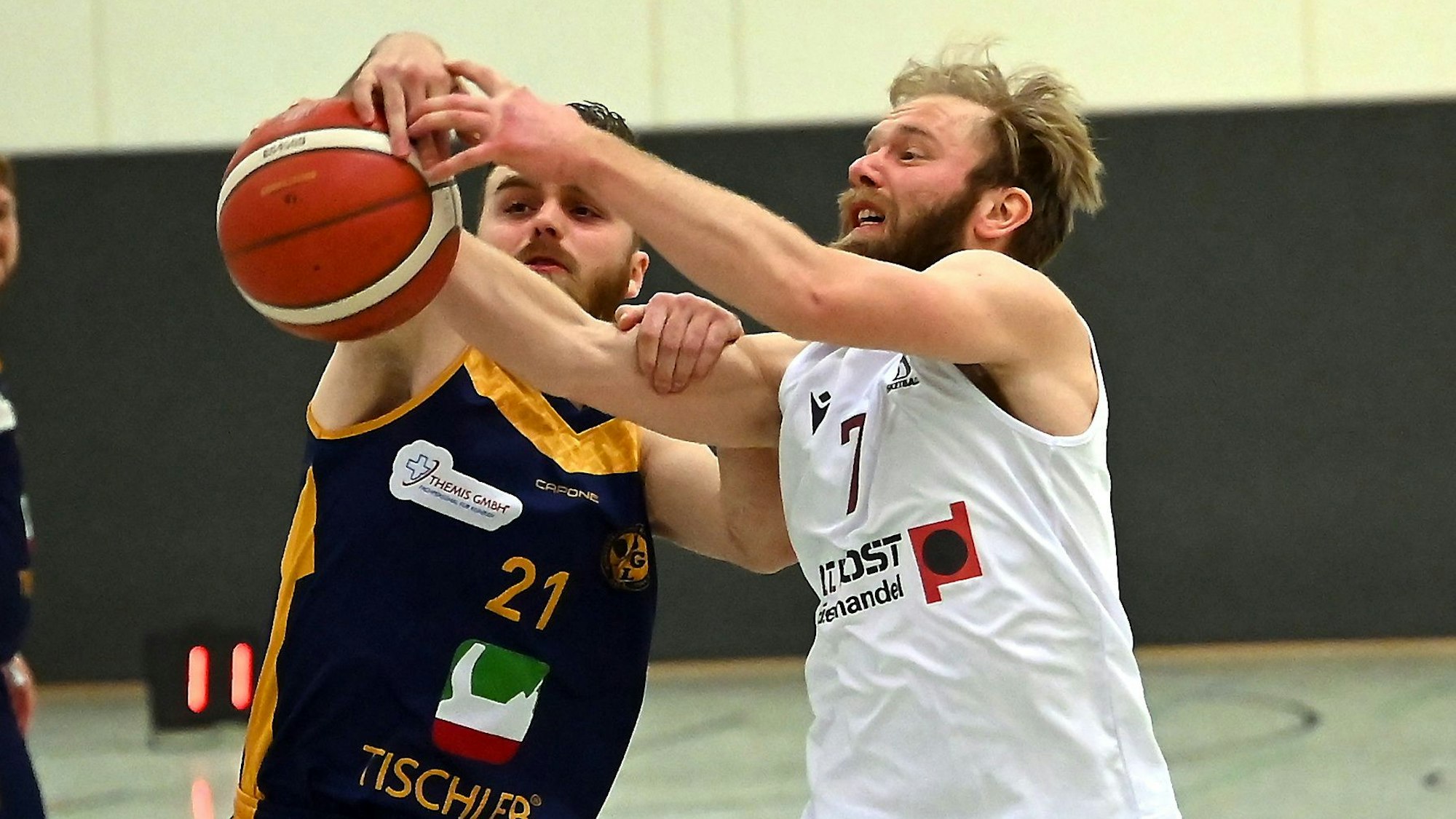 02.04.2022. Basketball Leichlingen-Kamp Lintfort rechts: Kai Behrmann (Leichlingen)
Foto: Uli Herhaus