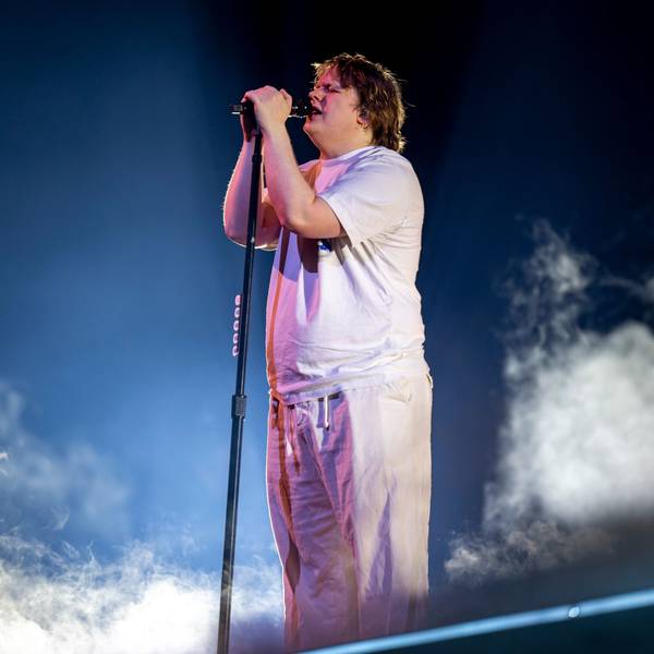 Lewis Capaldi auf seiner „Broken By Desire To Be Heavenly Sent“-Tour in der Lanxess-Arena Köln.