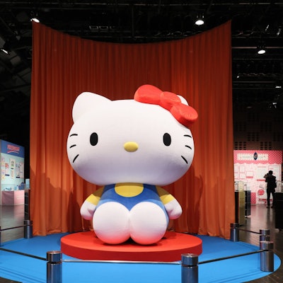 Überdimensionale Hello-Kitty-Figur.