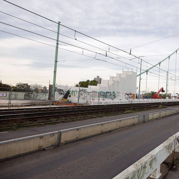 Das Bild zeigt die Mülheimer Brücke.