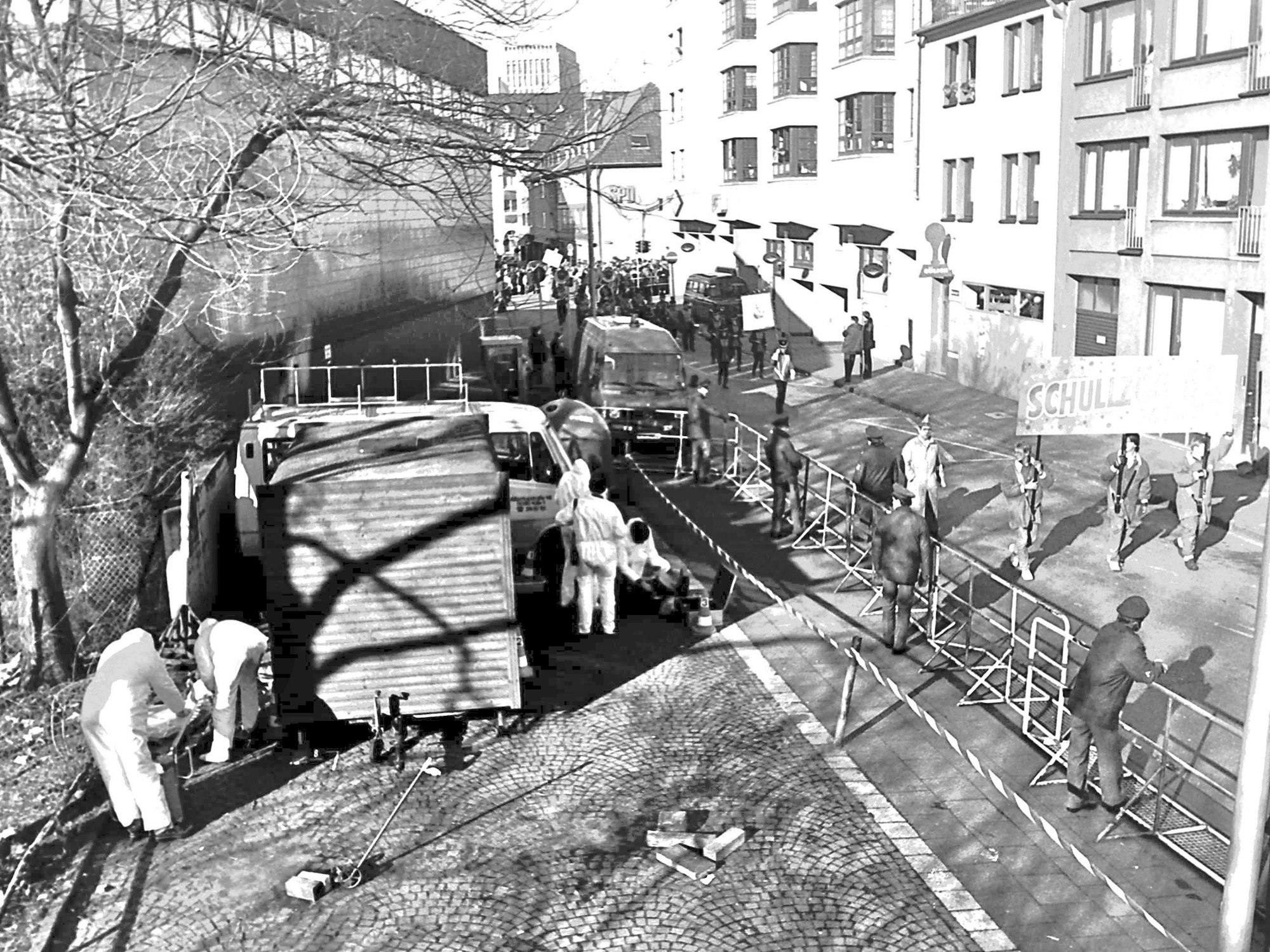 Spurensicherung nach dem Mord an Petra Nohl 1988 am Rande der Schull- und Veedelszöch