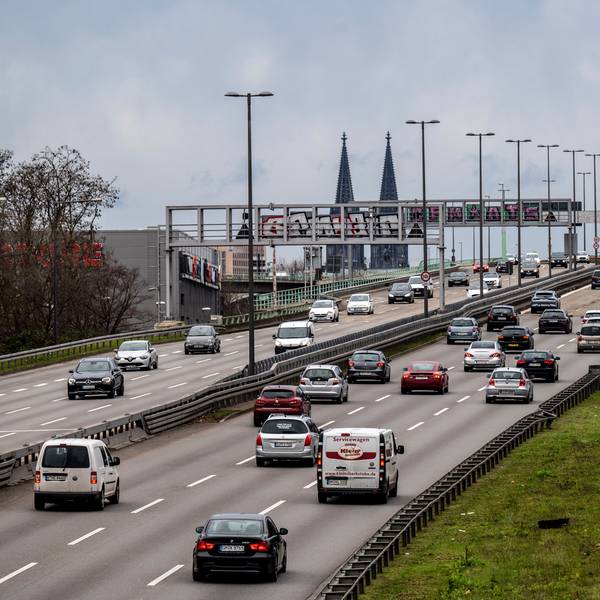 Das Bild zeigt den Zubringer zur Zoobrücke.