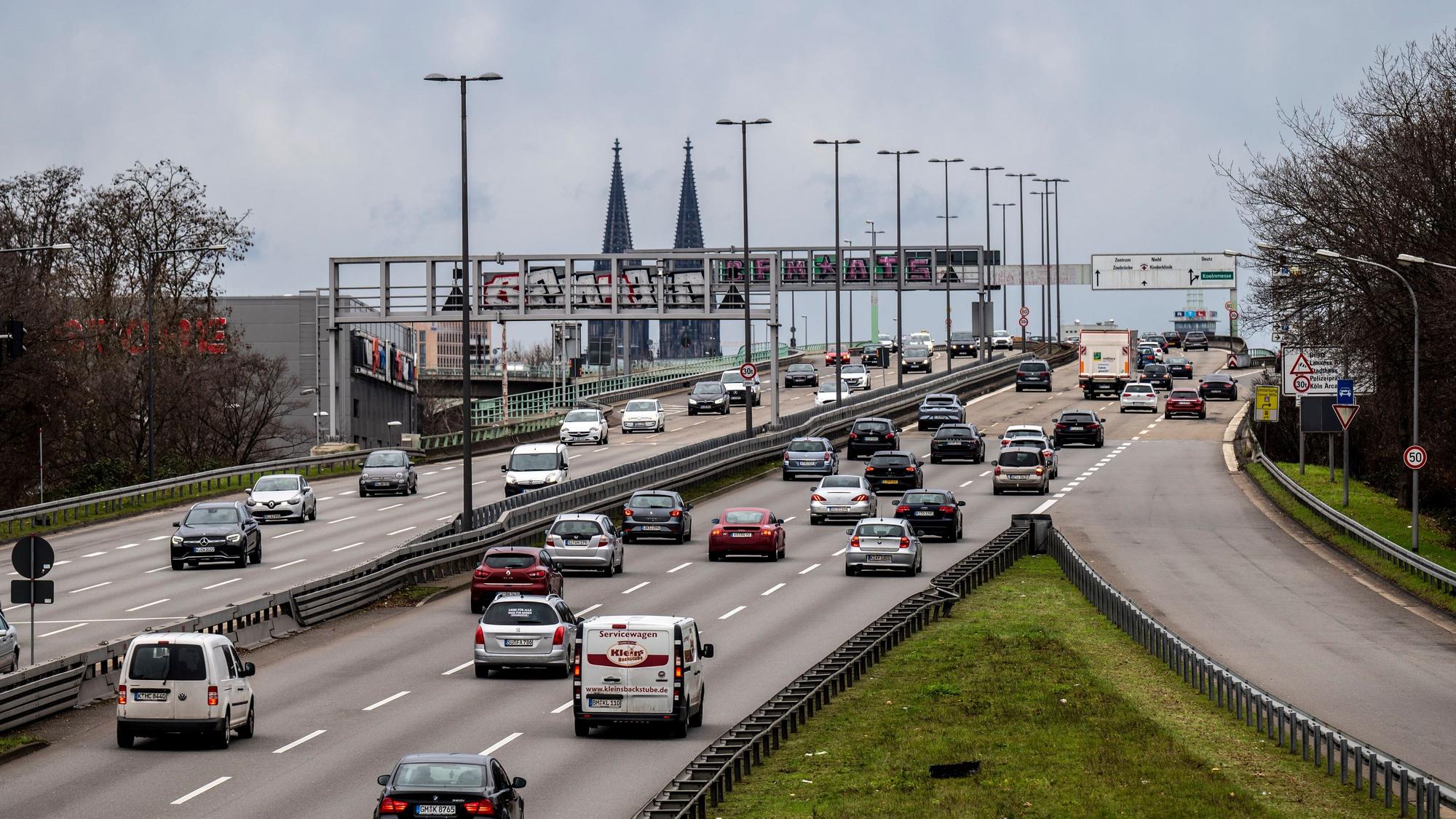 Das Bild zeigt den Zubringer zur Zoobrücke.