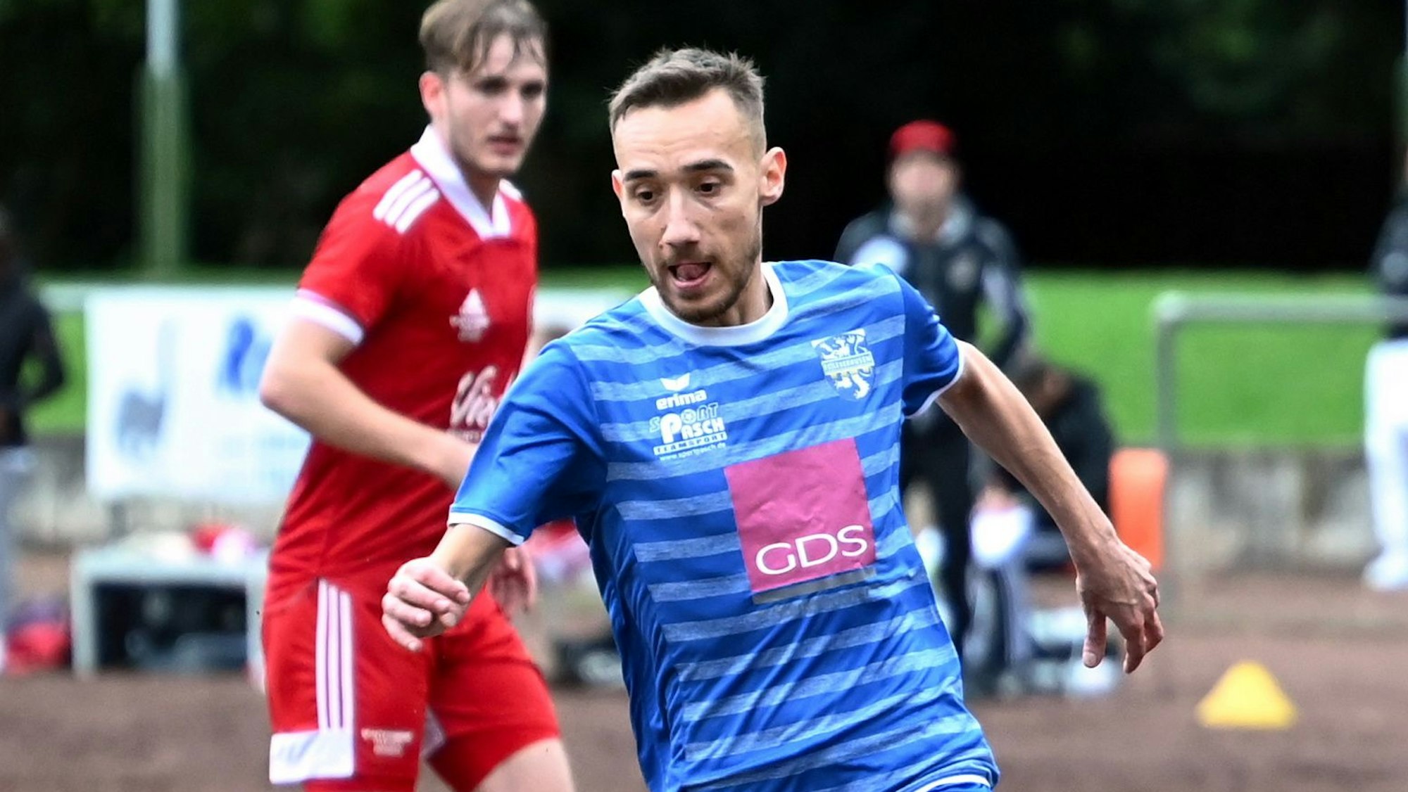 Fußball
FC Leverkusen - Heiligenhaus
Vincenzo Bosa (Leverkusen)
Foto: Uli Herhaus