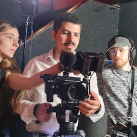 Co-Regisseurin Laura Schulten (v.l.), Regisseur Mohamad Nemer und Tonmann Sven Ostkotte.