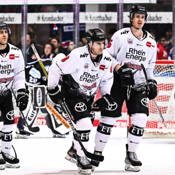 Torjubel, Jubel, Freude Maximilian Kammerer Kölner Haie, 9 Andreas Thuresson Kölner Haie, 36 Luis-Marc Aubry Kölner Haie, 15, Iserlohn Roosters vs. Kölner Haie, Penny-DEL, 24.02.2023, Iserlohn Roosters vs. Kölner Haie, Penny-DEL, 24.02.2023, Foto: Jonas Brockmann/ Eibner Pressefoto Iserlohn *** Goal celebrations, cheers, joy Maximilian Kammerer Kölner Haie, 9 Andreas Thuresson Kölner Haie, 36 Luis Marc Aubry Kölner Haie, 15 , Iserlohn Roosters vs Kölner Haie, Penny DEL, 24 02 2023, Iserlohn Roosters vs Kölner Haie, Penny DEL, 24 02 2023, Photo Jonas Brockmann Eibner Pressefoto Iserlohn Copyright: xJonasxBrockmann/xEibner-Pressefox EP_JBN