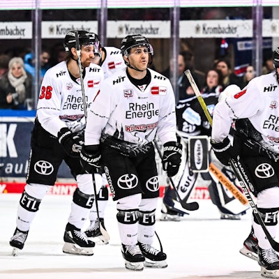 Torjubel, Jubel, Freude Maximilian Kammerer Kölner Haie, 9 Andreas Thuresson Kölner Haie, 36 Luis-Marc Aubry Kölner Haie, 15, Iserlohn Roosters vs. Kölner Haie, Penny-DEL, 24.02.2023, Iserlohn Roosters vs. Kölner Haie, Penny-DEL, 24.02.2023, Foto: Jonas Brockmann/ Eibner Pressefoto Iserlohn *** Goal celebrations, cheers, joy Maximilian Kammerer Kölner Haie, 9 Andreas Thuresson Kölner Haie, 36 Luis Marc Aubry Kölner Haie, 15 , Iserlohn Roosters vs Kölner Haie, Penny DEL, 24 02 2023, Iserlohn Roosters vs Kölner Haie, Penny DEL, 24 02 2023, Photo Jonas Brockmann Eibner Pressefoto Iserlohn Copyright: xJonasxBrockmann/xEibner-Pressefox EP_JBN