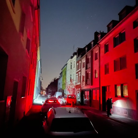 Stromausfall in Köln-Mülheim: Rund 25.000 Menschen waren vom Stromausfall betroffen. Das Foto zeigt die dunkle Regentenstraße.