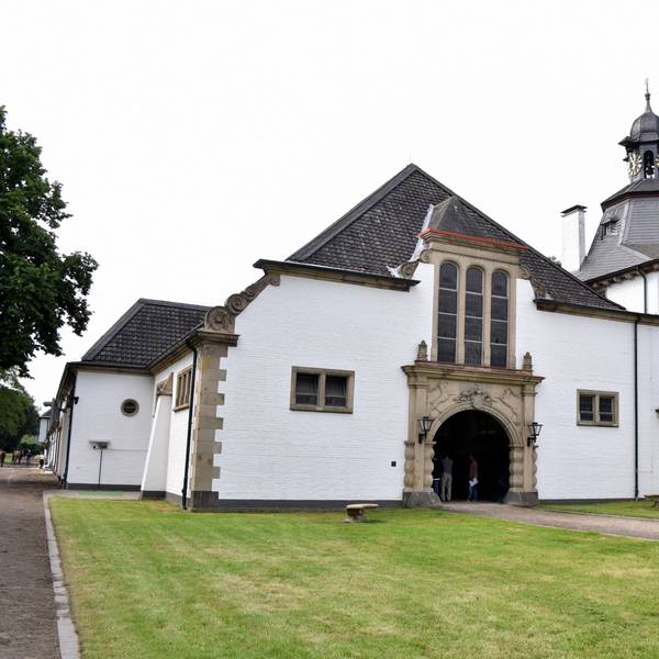 Die historische Reithalle im Gestüt Röttgen in Köln.