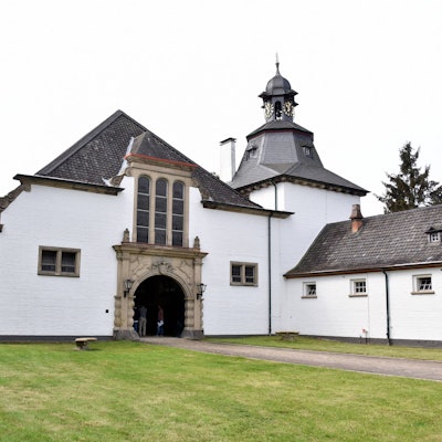 Die historische Reithalle im Gestüt Röttgen in Köln.