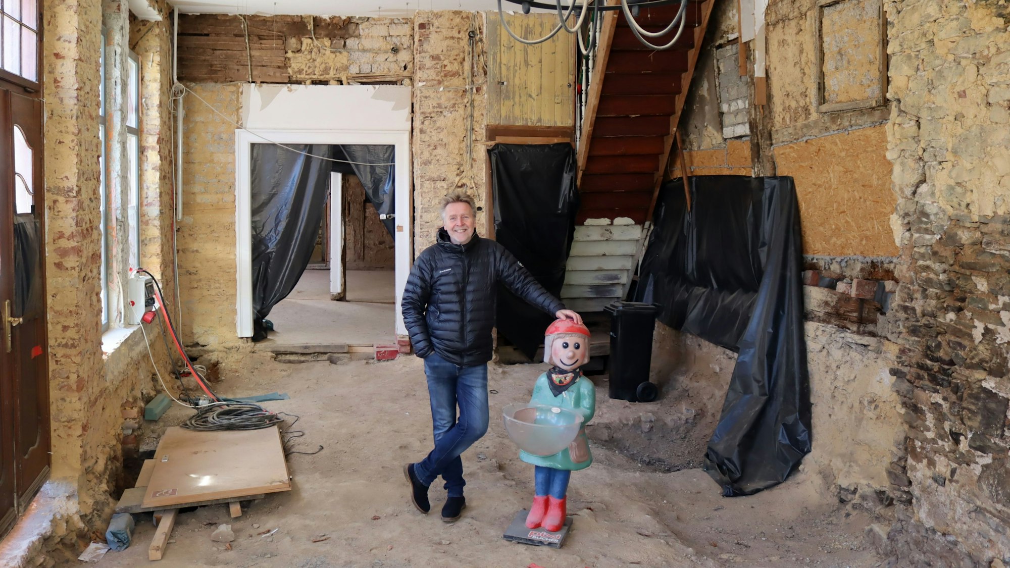 Der Pixi-Aufsteller hat die Flut unbeschadet überstanden. Und Josef Mütters Buchhandlung kommt auch zurück.