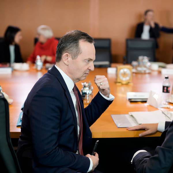 Bundesverkehrsminister Volker Wissing (l.) und Finanzminister Christian Lindner am Kabinettstisch