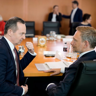 Bundesverkehrsminister Volker Wissing (l.) und Finanzminister Christian Lindner am Kabinettstisch