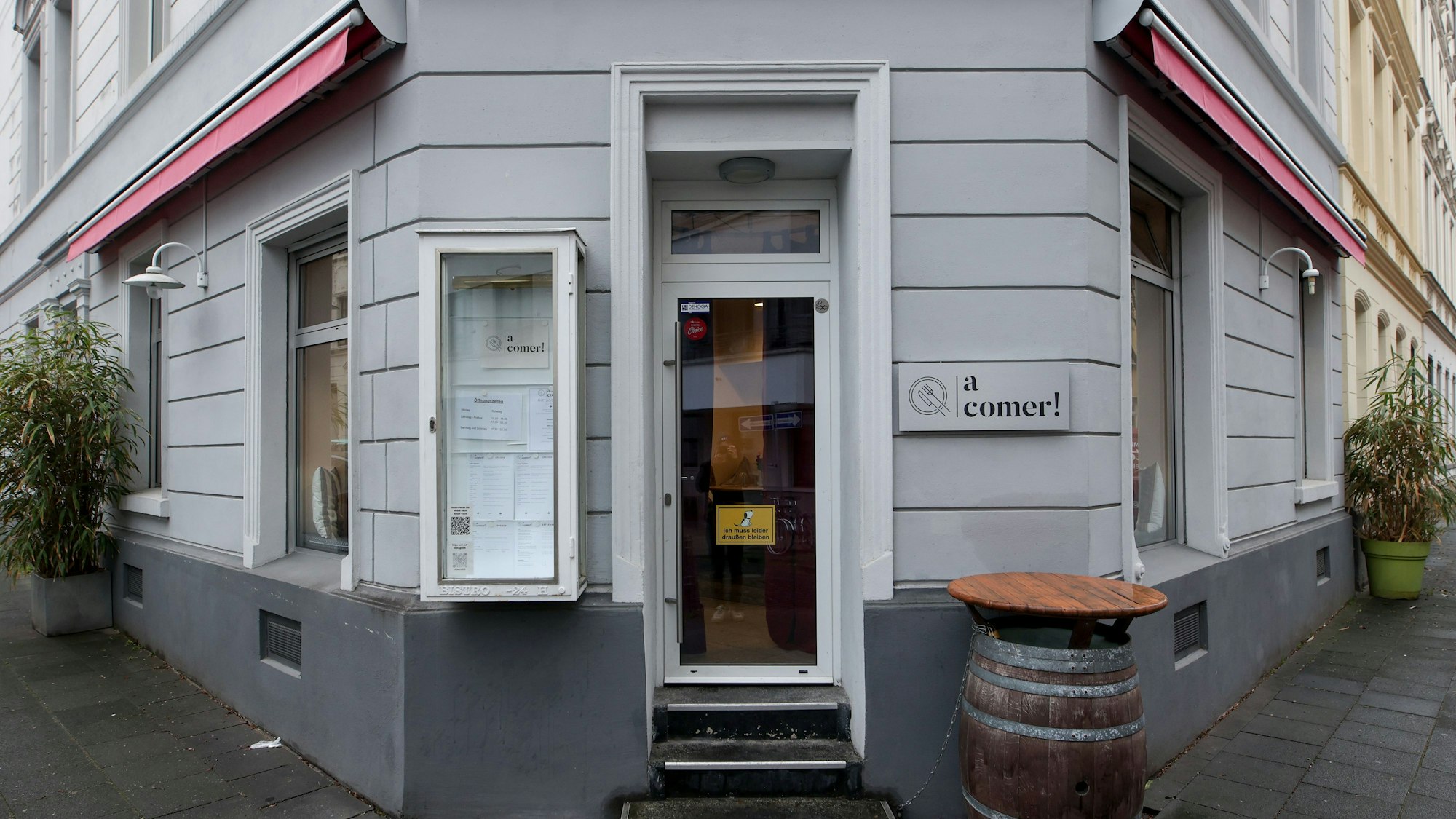 Das A Comer in Köln von außen.
