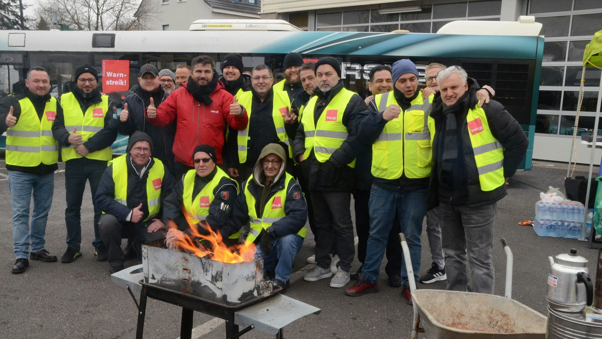 Streikende am RSVG Betriebshof Sieglar.