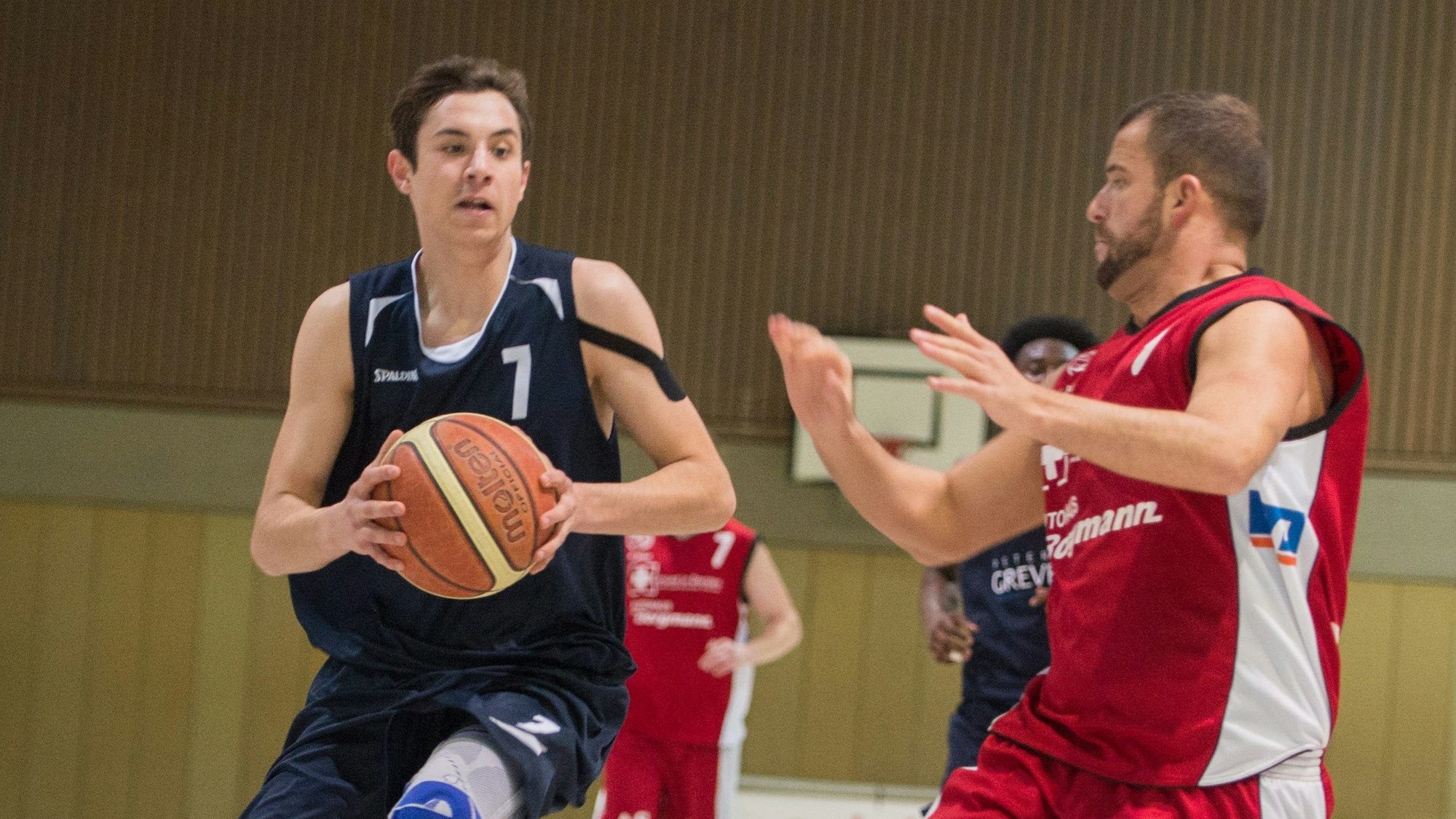 2015 trug Luke Jung (l.) als 20-Jähriger noch das Trikot der ErftBaskets Bad Münstereifel.