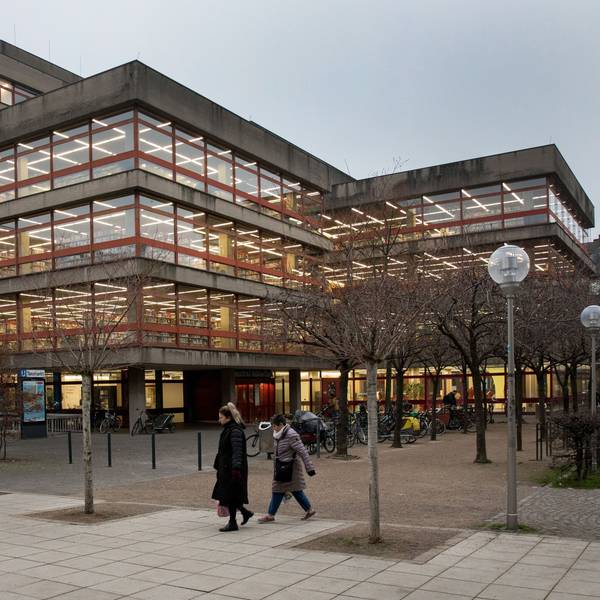 Außenansicht der Zentralbibliothek am Neumarkt.