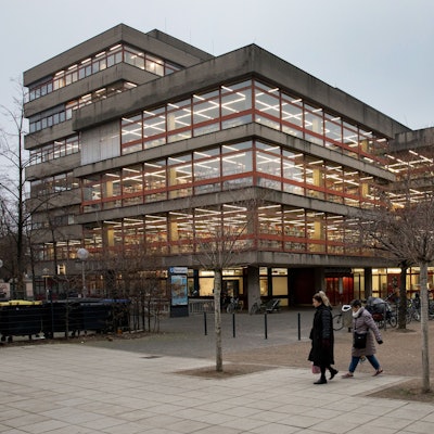 Außenansicht der Zentralbibliothek am Neumarkt.