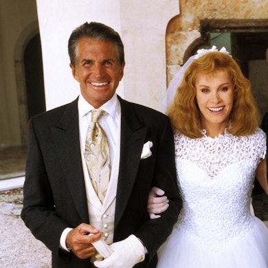 Stefanie Powers und Robert Wagner in Hochzeitsgarderobe.