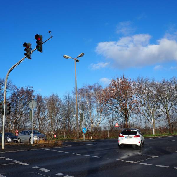 Das Foto zeigt die Kreuzung Bonnstraße/Orrer Straße in Pulheim. Die Ostumgehung würde in diese Kreuzung münden.