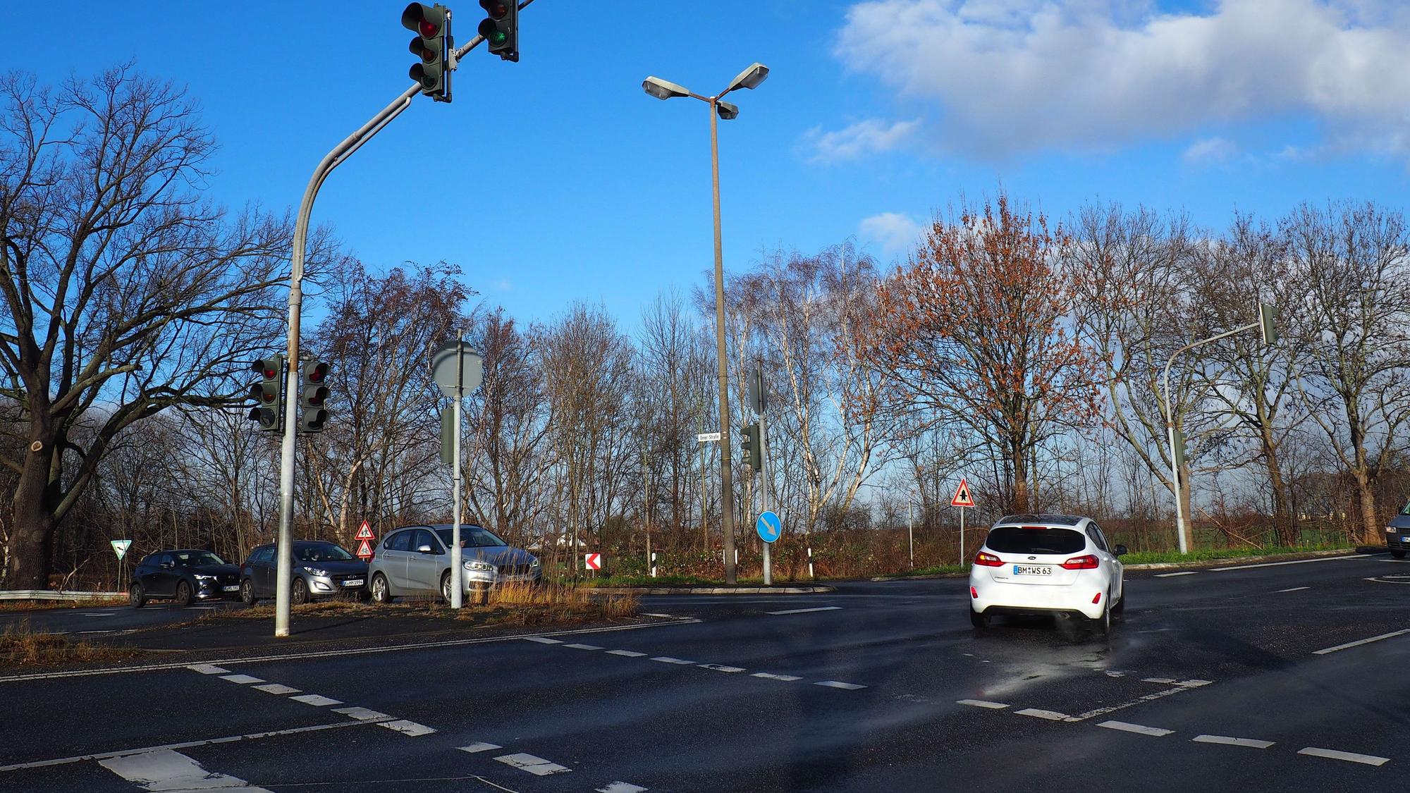 Das Foto zeigt die Kreuzung Bonnstraße/Orrer Straße. In diesen Bereich würde die Ostumgehung münden.