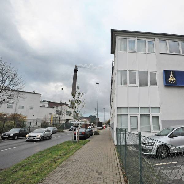 Ein Gebäude von Kronos Titan an der Titanstraße in Wiesdorf
