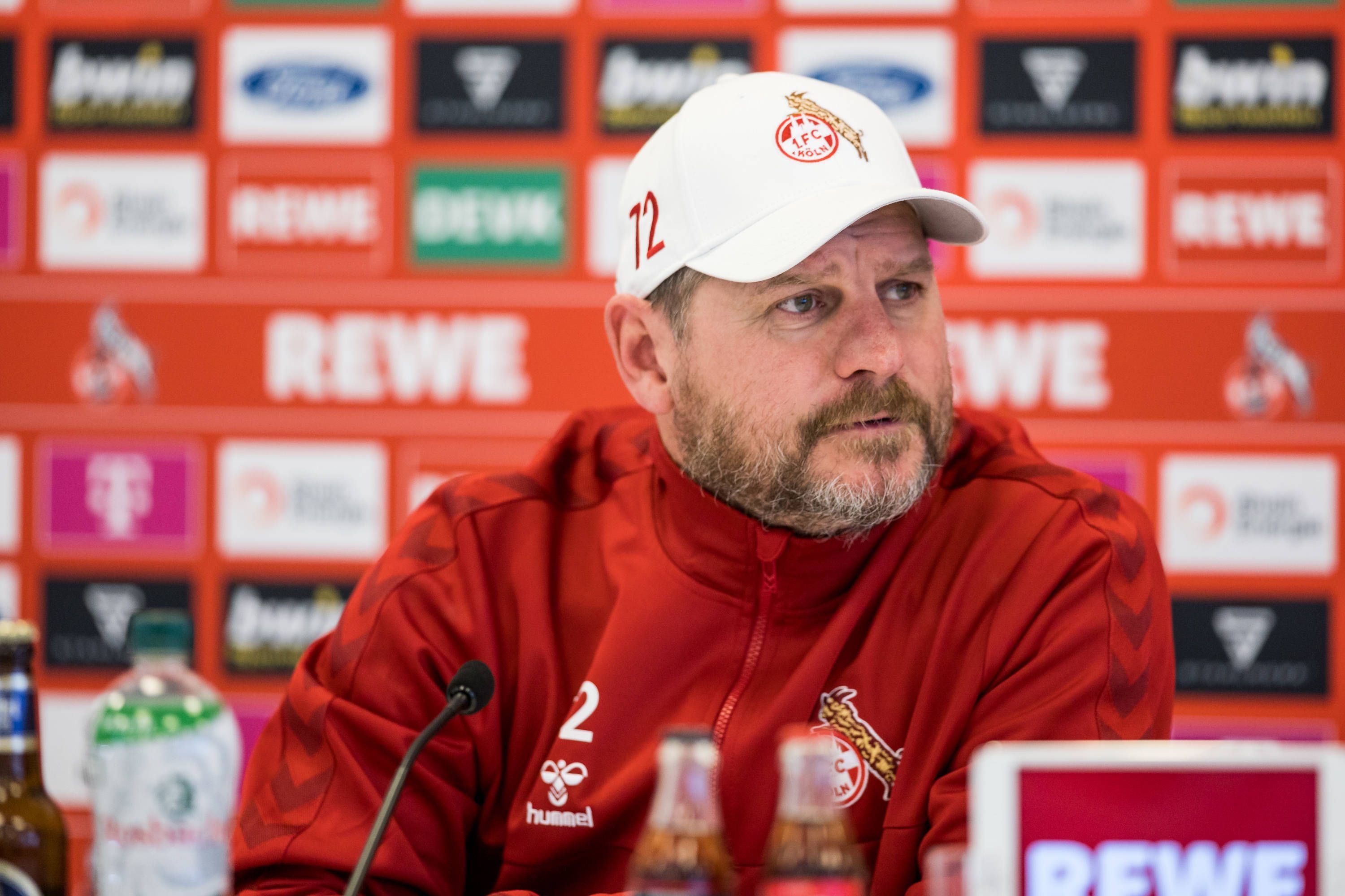 Steffen Baumgart auf der FC-Pressekonferenz vor dem Sipel gegen Unioin Berlin.