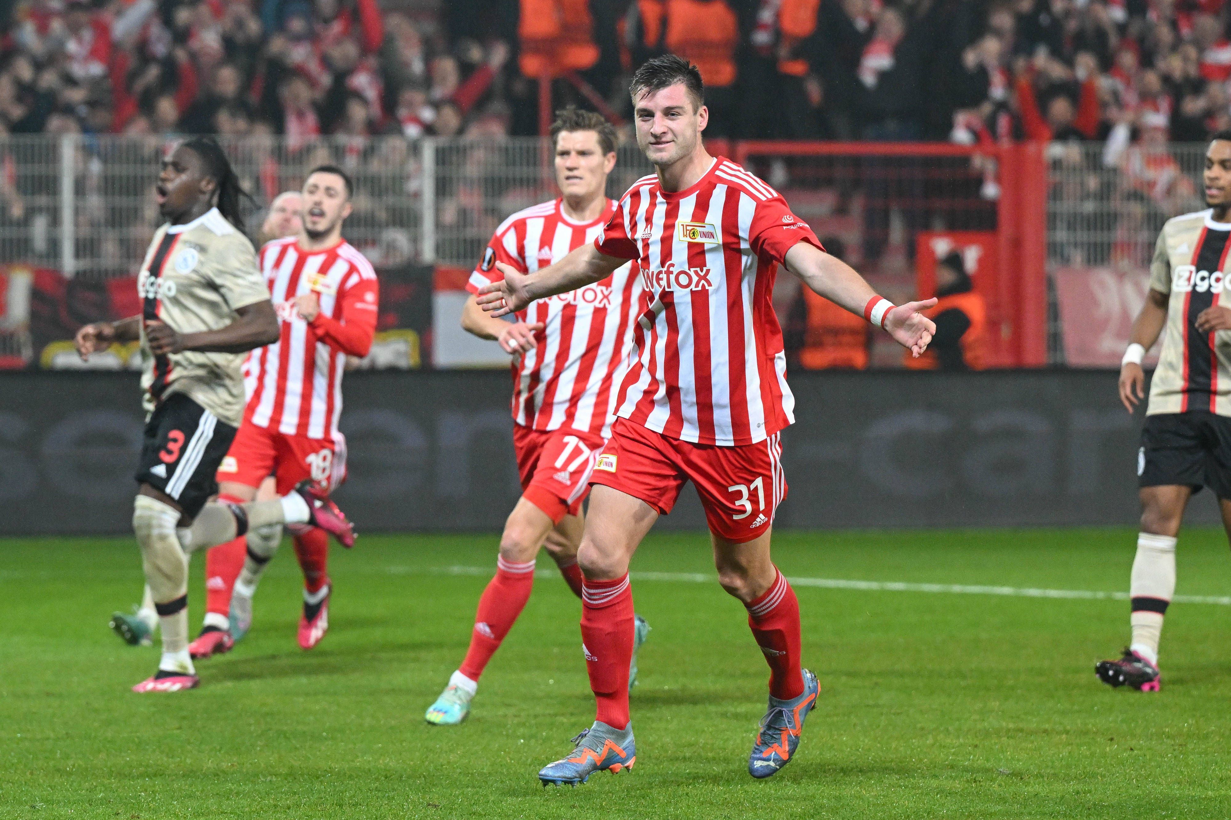Robin Knoche vom 1. FC Union Berlin beim Torjubel.