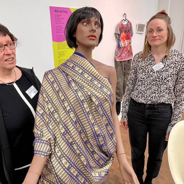 Im März 2023 hatte das Team des Frauennotrufs die Ausstellung „What are you wearing“ om doe Stadtbibliothek geholt.